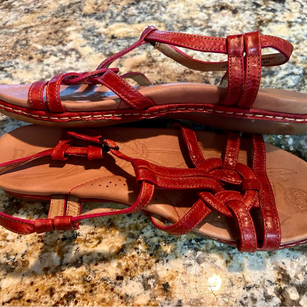 Born Red Leather Strappy Sandals Flats Comfort adjustable Buckle size 10 42 eu
